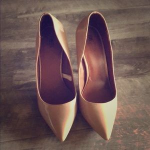 Mossimo Women’s nude heels size 7.5